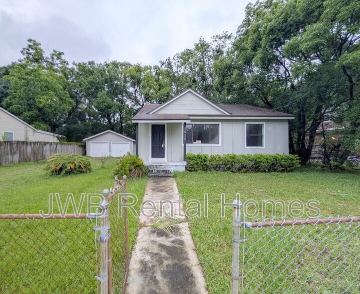 Primary Photo - 3055 2nd St Cir