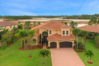 Building Photo - 7733 Maywood Crest Dr