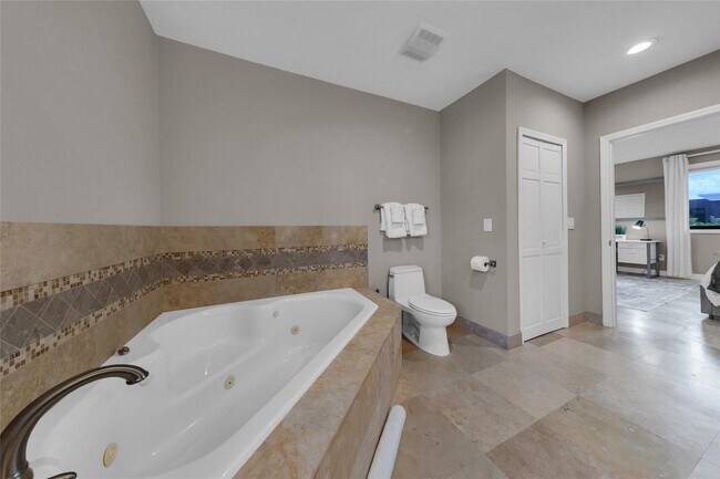 Building Photo - 616 Riviera Isle Dr