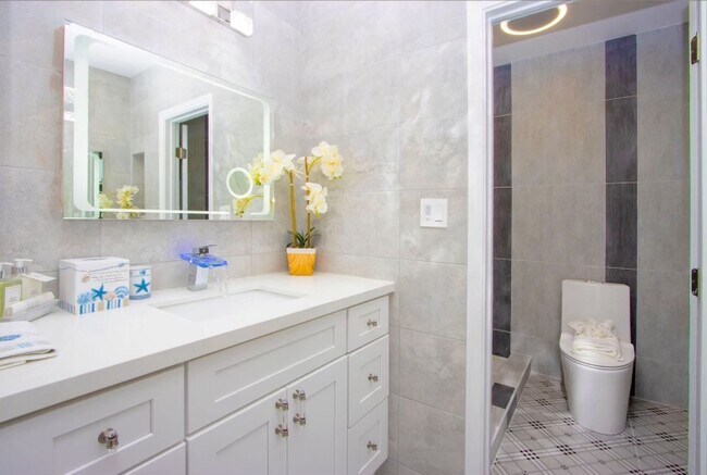 Building Photo - 430 Jefferson St