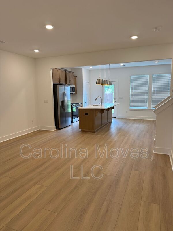 Building Photo - 508 Round Rock Wy