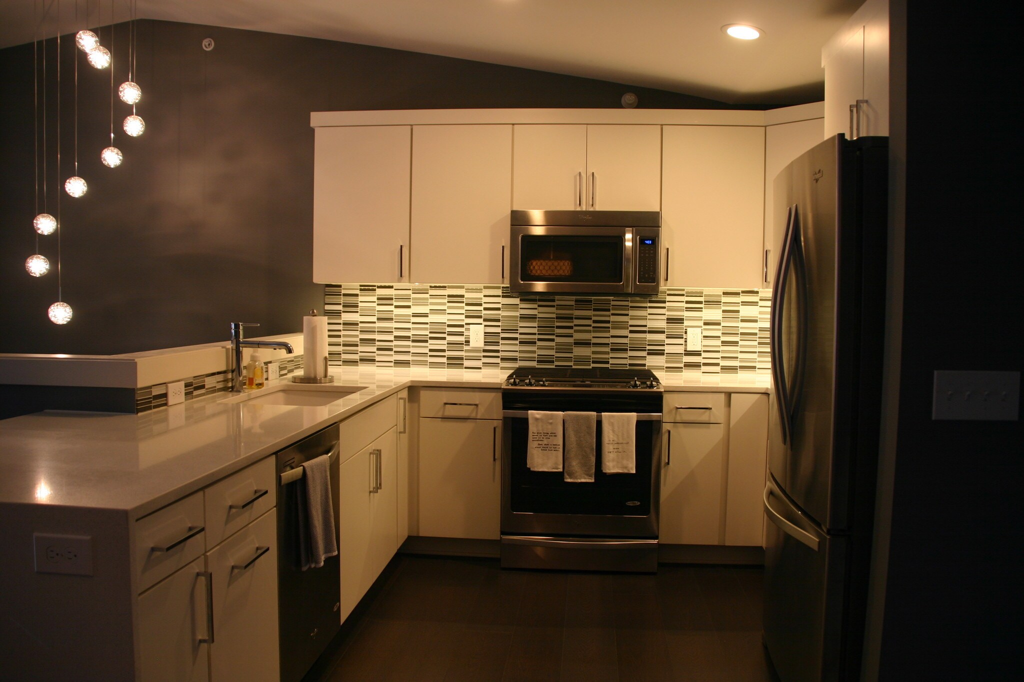 Building Photo - 2036 Celadon Dr NE