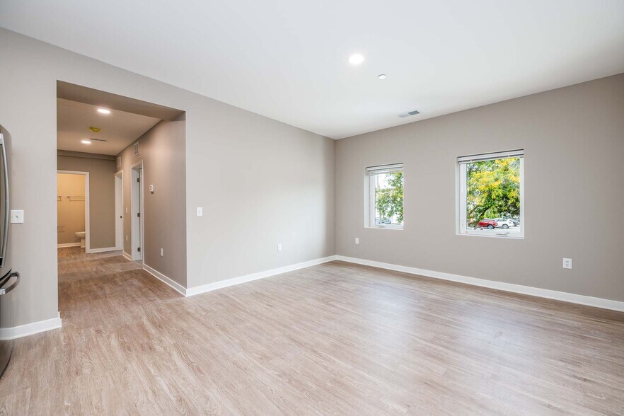 Building Photo - 5 Chestnut St