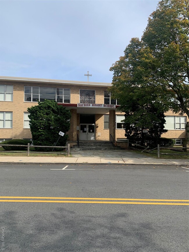 Building Photo - 23 Doxbury Ln