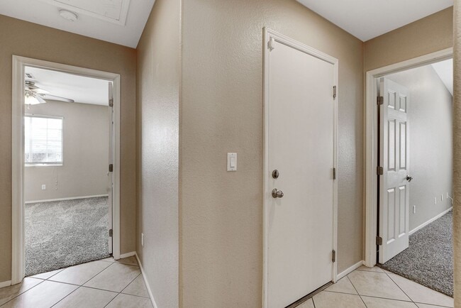 Building Photo - Adorable single story in a gated community!