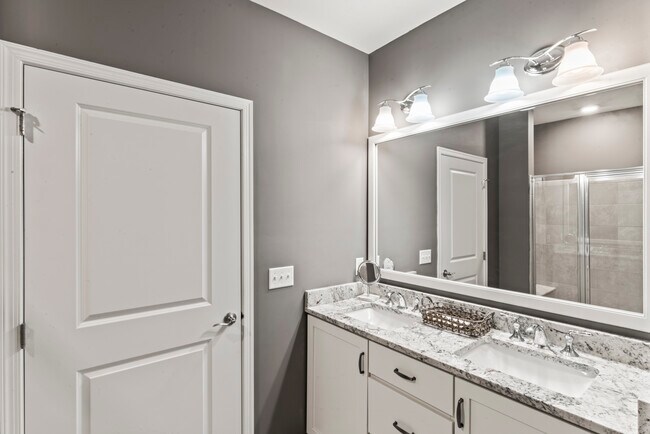 Building Photo - 818 Center Meadow Ln