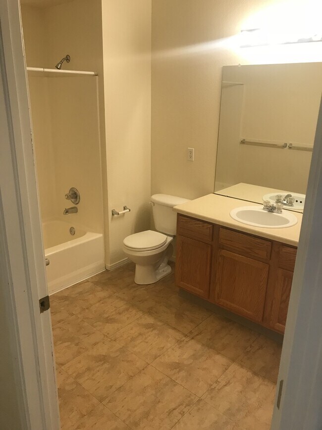 Building Photo - Beautiful 3 Bed, 2 Bath Condo in NW Fort Collins!