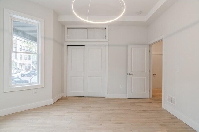 Building Photo - 543 Palisade Ave