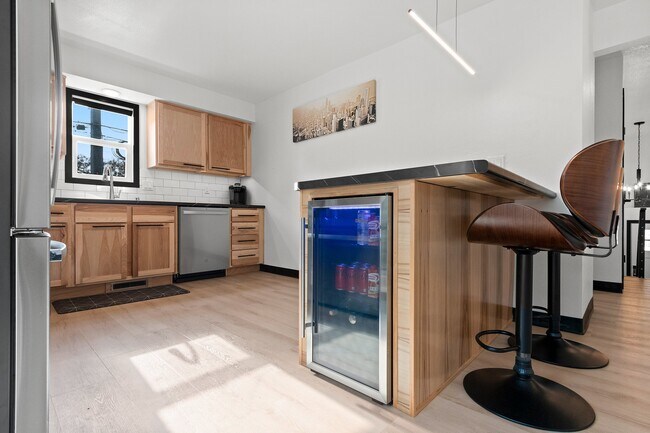 Building Photo - 2804 W Spencer St