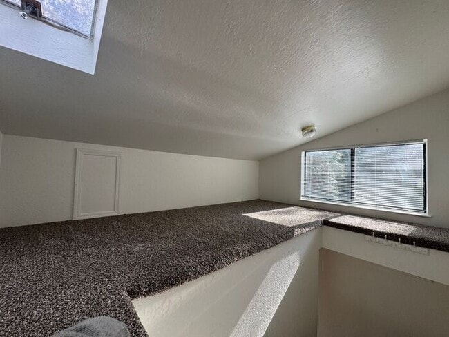 Building Photo - Charming Riverfront Cottage in Verdi – One...