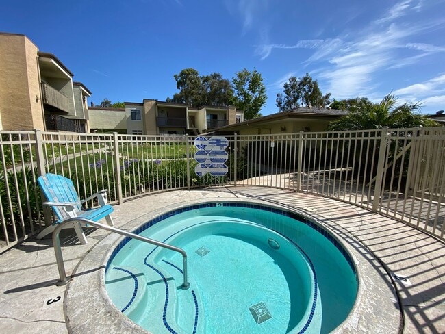 Building Photo - 2 Bedroom Condo in Arbor Hills Gated Community