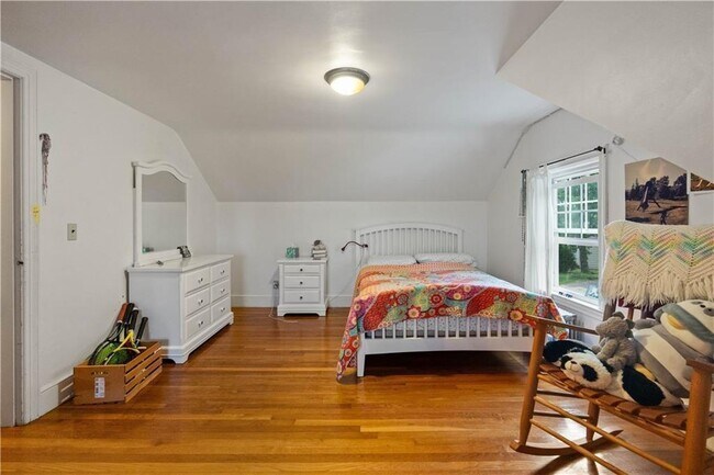 Building Photo - 27 1/2 Doro Pl