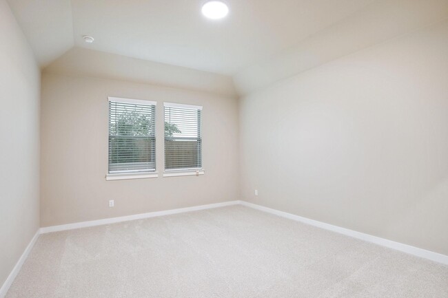 Building Photo - 518 Travine Dr