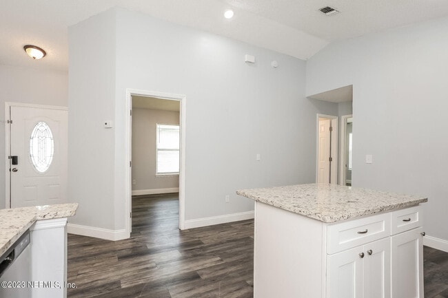 Building Photo - 2520 Townsquare Dr