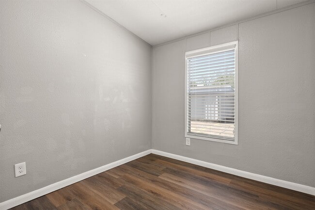 Building Photo - 2222 N Austin Ave