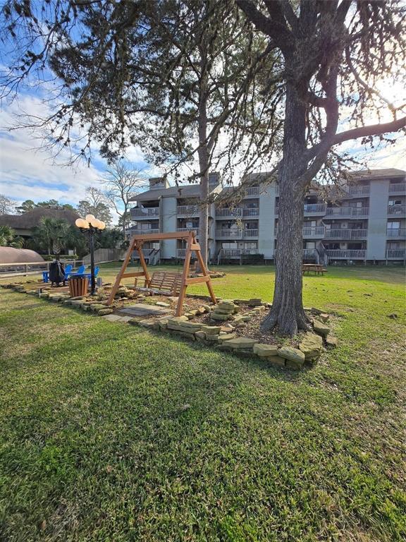 Building Photo - 3900 Aspen Dr