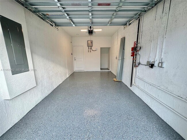 Building Photo - 255 SW 159th Dr