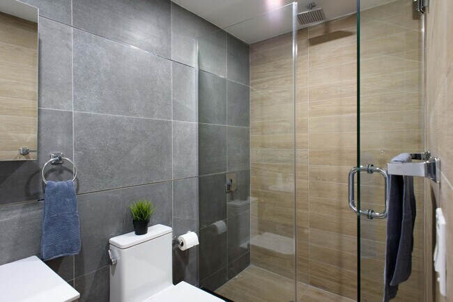 Building Photo - 1597 York Ave