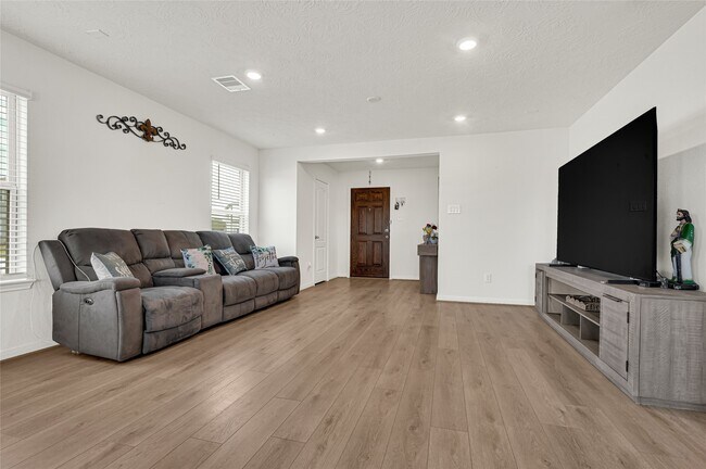 Building Photo - 5510 Blackbird Ln