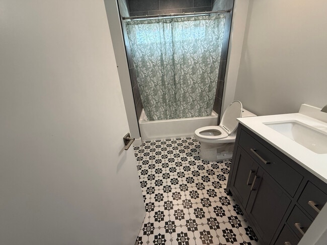 Building Photo - Room in House on S Alston Ave