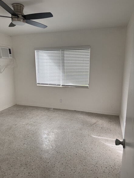 Building Photo - 433 45th St