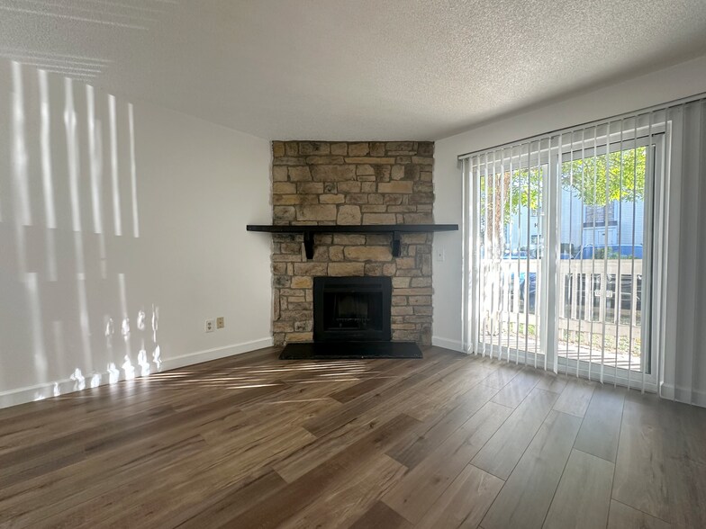 Building Photo - 8555 Fairmount Dr