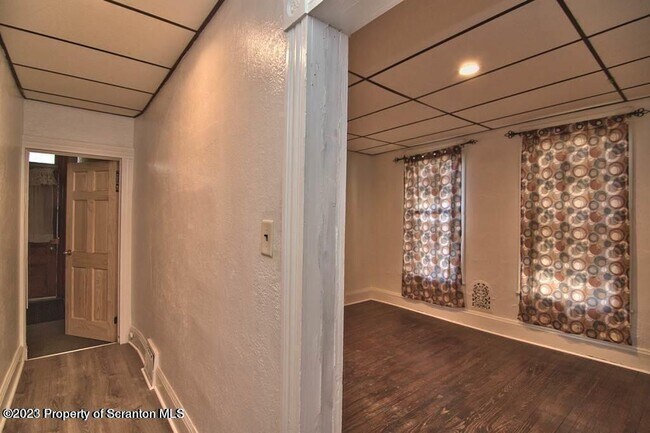 Building Photo - 1418 Capouse Ave