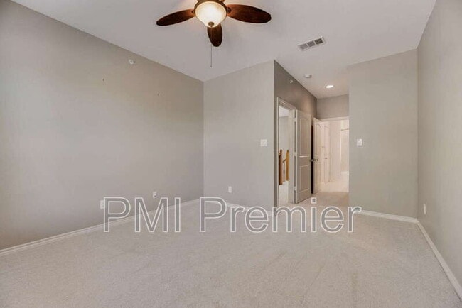 Building Photo - 321 Metropolitan Dr