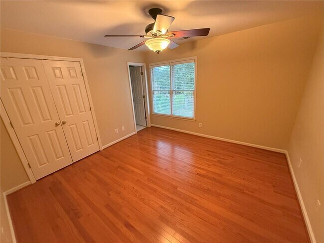 Building Photo - 715 Apsley Way