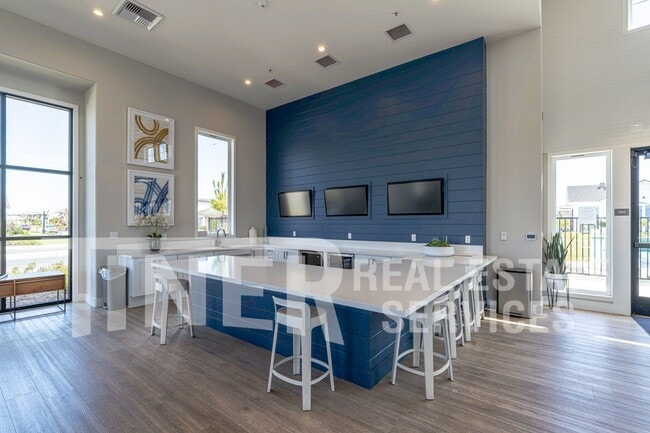 Building Photo - 3555 Nuestra Ave