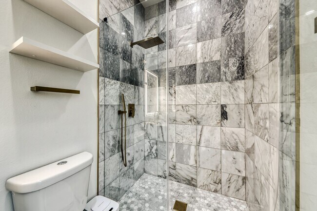 Building Photo - Stunning Green Valley, Guard Gated Community, Pool Home!