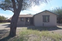 Building Photo - Charming 3 Bedroom 2 Bath House! Central T...
