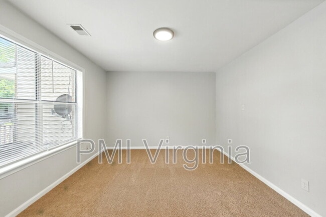 Building Photo - 949 Park Ave