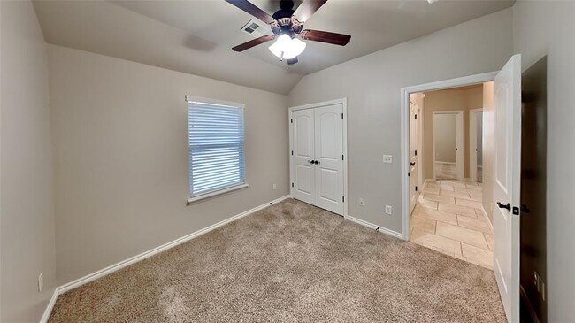Building Photo - 725 Dusty Trail