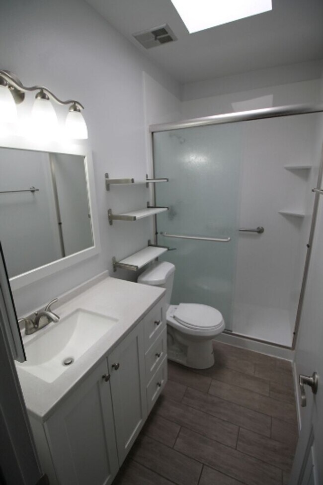 Building Photo - Highly Desirable East Side Townhome – 2 Bed, 2 Bath – Move-In Ready!