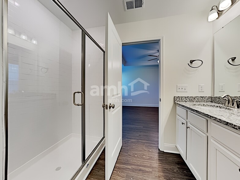 Building Photo - 303 Bering Ln