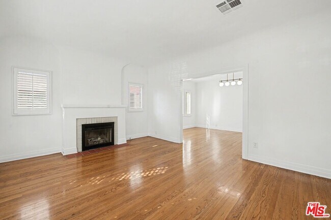 Building Photo - 10543 Almayo Ave