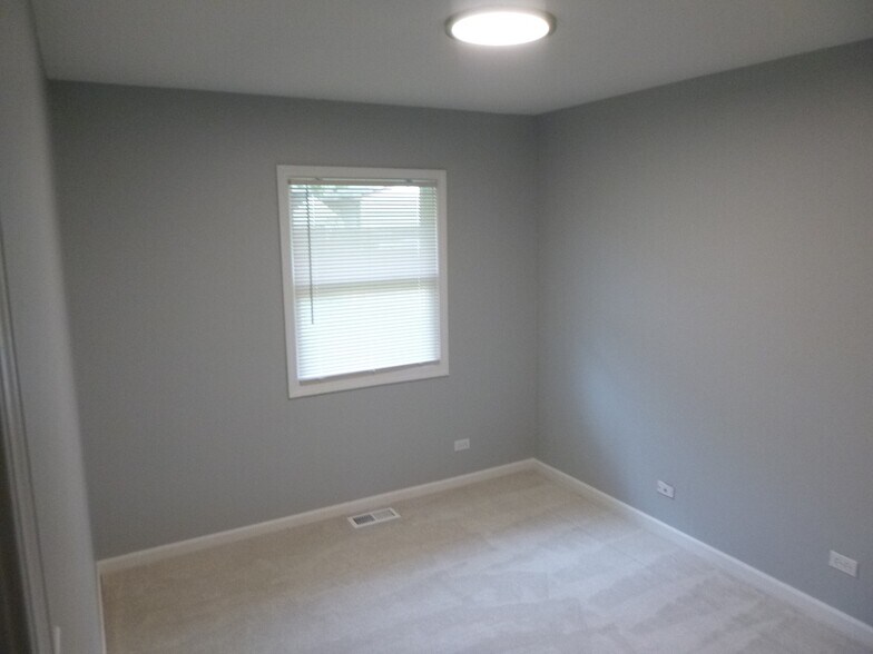 Building Photo - 305 Four Winds Way