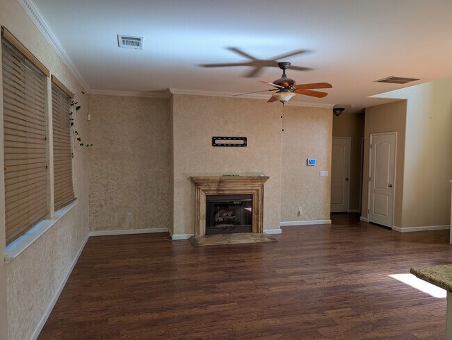 Building Photo - Nice and modern home with upgraded amenities, a wonderful floor plan, master suite, nice backyard...