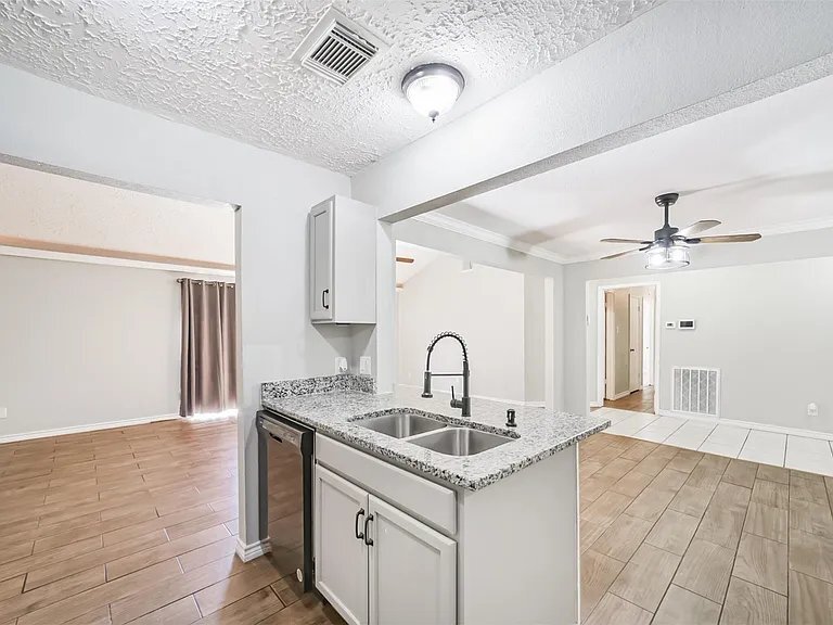 Building Photo - 22203 Fincastle Dr