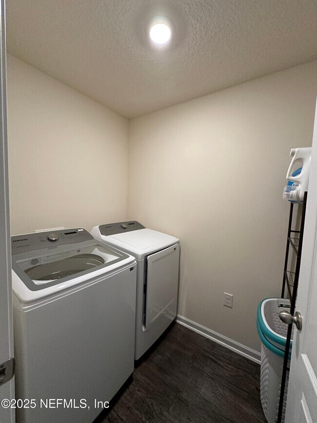 Building Photo - 2062 Garrison Wy