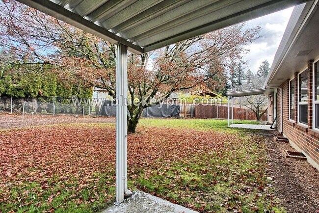 Building Photo - Amazing Holiday House!!!  3 Bed, 2.5 Bath ...