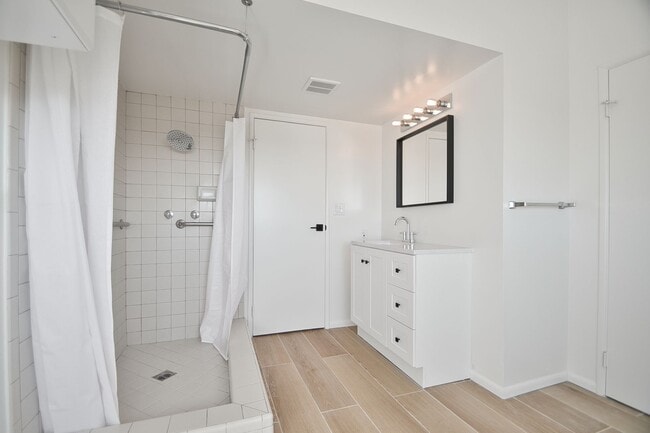 Building Photo - 4 Bedroom Home on Cul de Sac in Hermosa Beach ** Coming soon 4/21/2026**