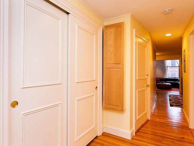 Building Photo - 105 Marlborough St