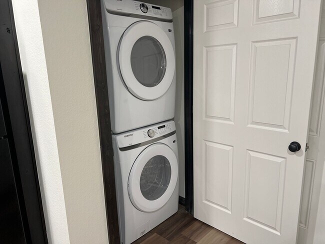 Building Photo - 2 bed 2 bath new build in 2024