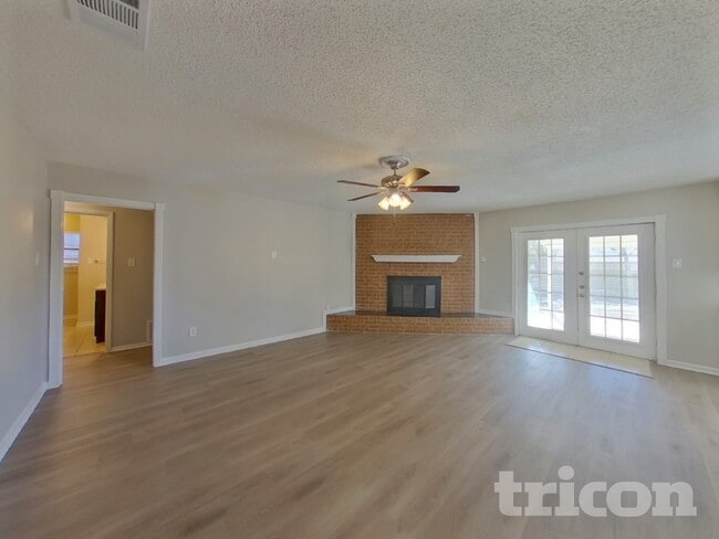 Building Photo - 1012 Wembley Rd