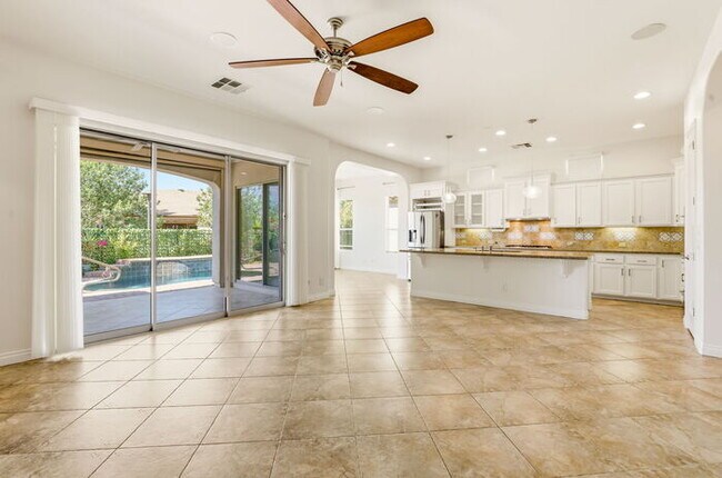 Building Photo - Encanterra Golf Community