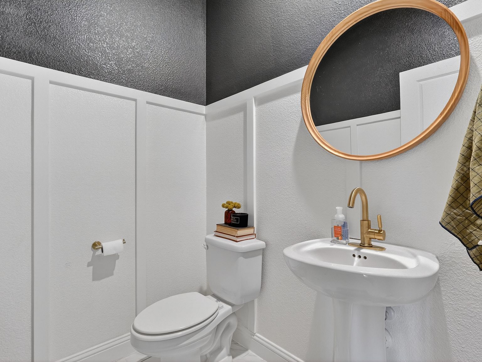 Building Photo - 480 Pebble Brook Ln