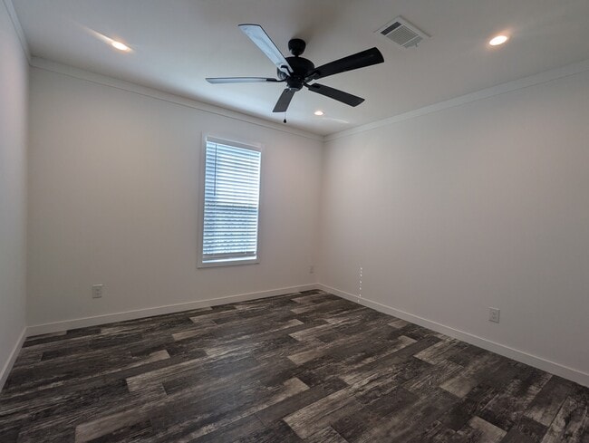Building Photo - 127 Coral Crest Dr