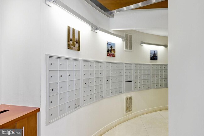 Building Photo - 2200 N Westmoreland St